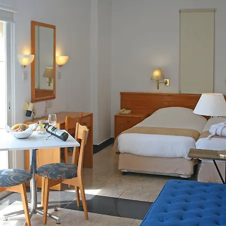 Chrielka Aparthotel 3*