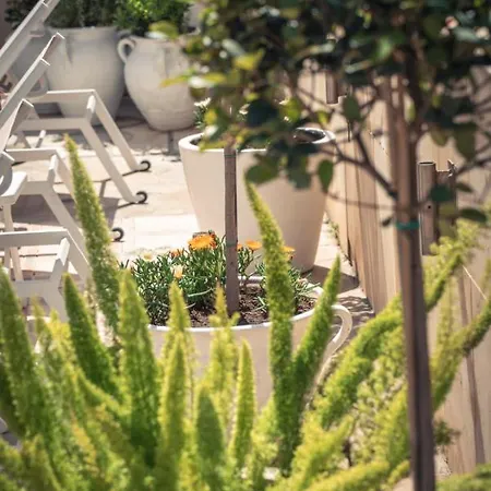 Chrielka Aparthotel 3*