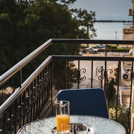 Aparthotel Chrielka Limassol
