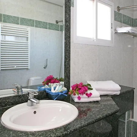 Chrielka Aparthotel 3*