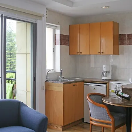 Chrielka Aparthotel
